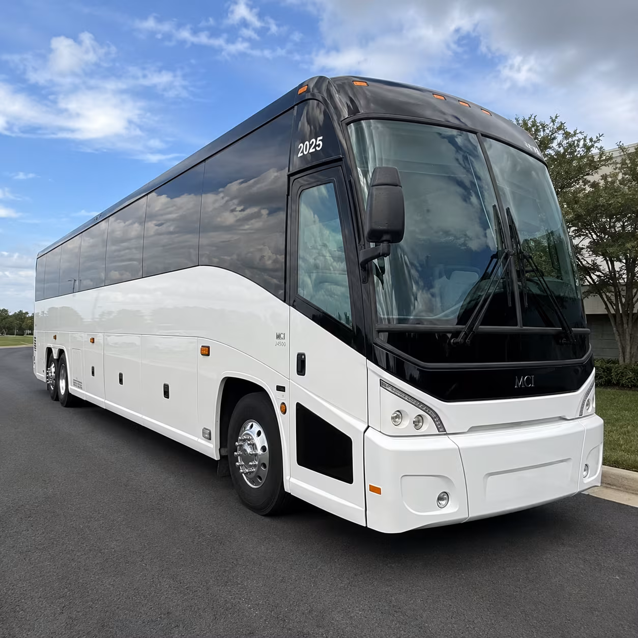 buses for corporate events off sites and conference shuttles