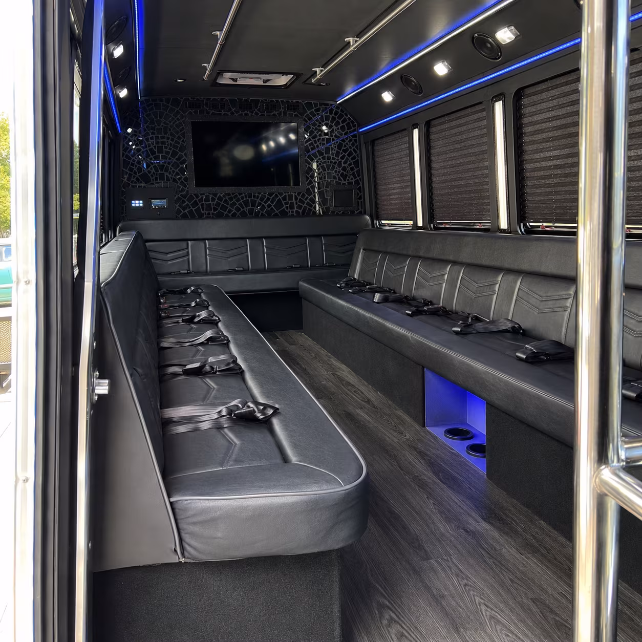 camarillo premium outlets ventura shopping days party bus rental