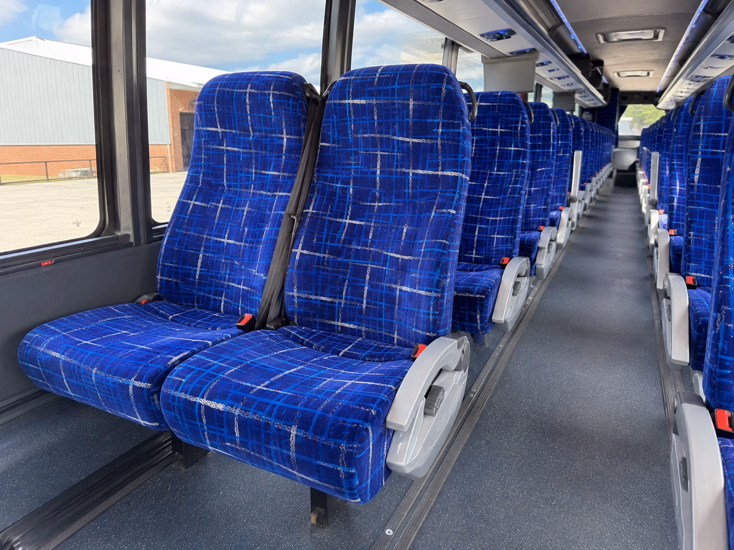 how the type of bus changes the price in thousand oaks california