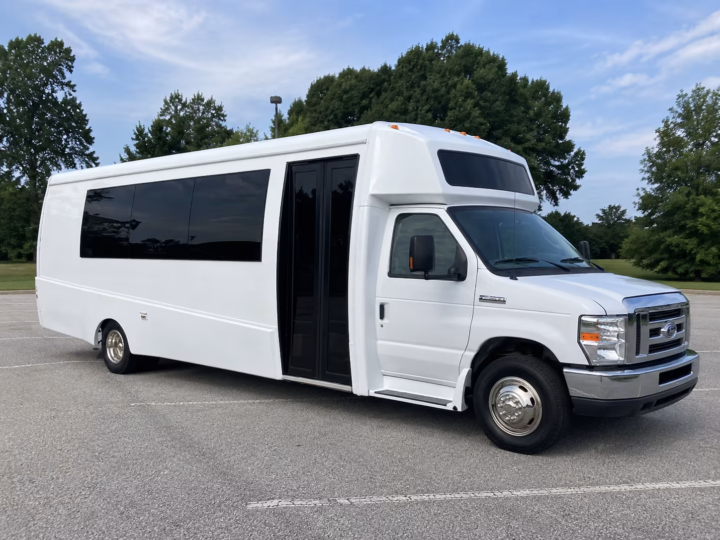 thousand oaks 18 passenger party bus