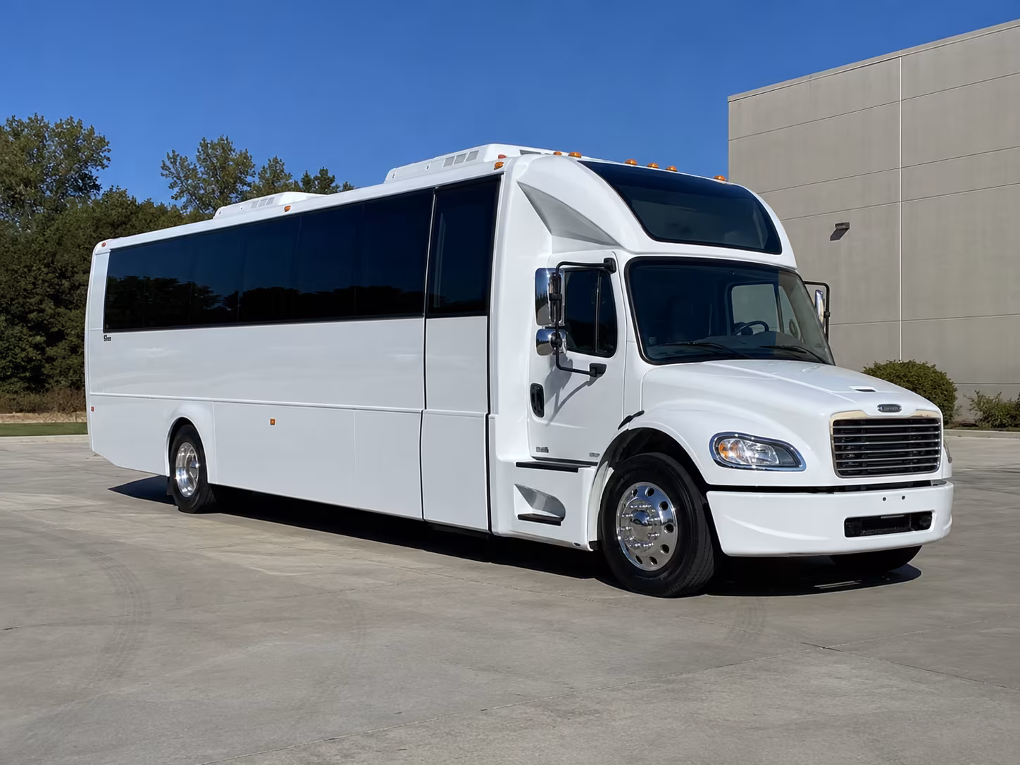 thousand oaks 28 passenger party bus